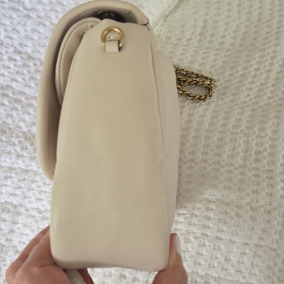 Coach Cream Quilted Shoulder Bag with Gold Chain - Picture 7 of 15